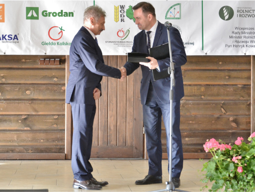 Jacek Sommerfeld, dyrektor WODR w Poznaniu docenił wkład Stanisława Zabarskiego w organizację targów