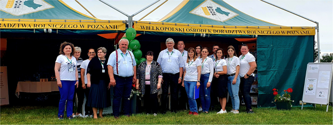 grupa doradców na stoisku WODR