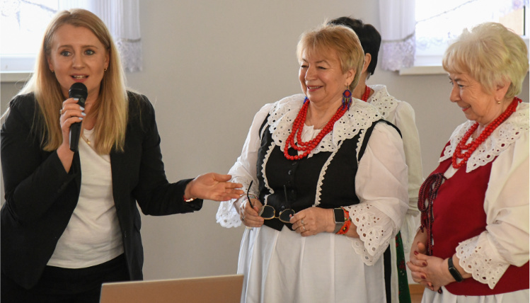 Doradczyni z członkiniami koła