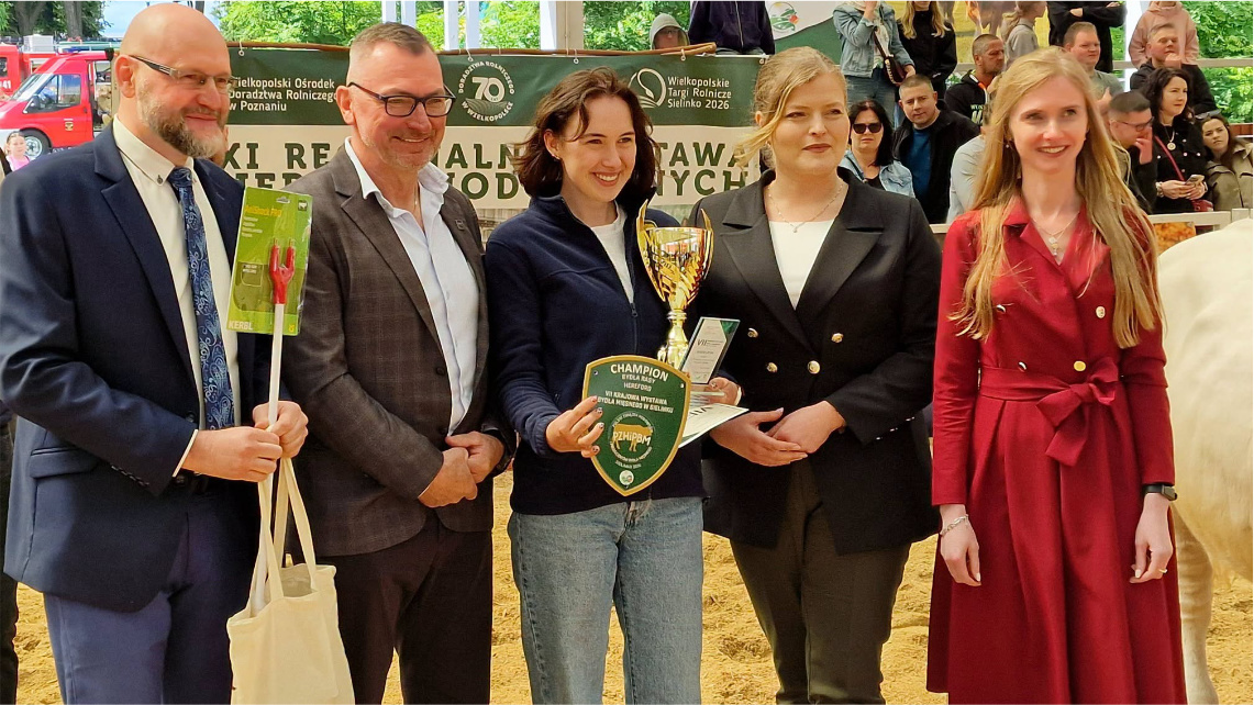 Agnieszka Zobek, hodowca czempiona w kat. jałowice do 18 m-cy w rasie Hereford (BRZOSKWINIA)